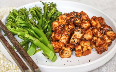 Tofu in Erdnuss-Sauce mit Brokkoli